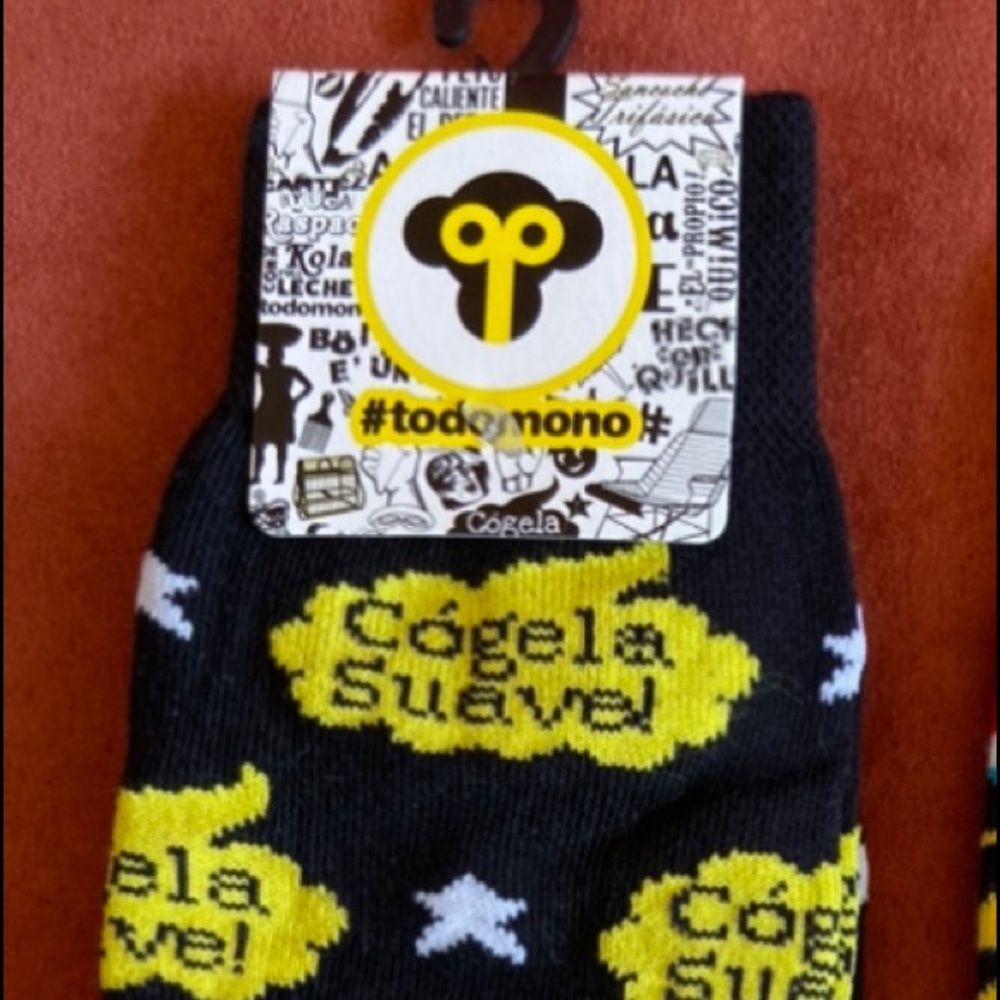 Mes’s black yellow comic #todomono “Cogela Suave”